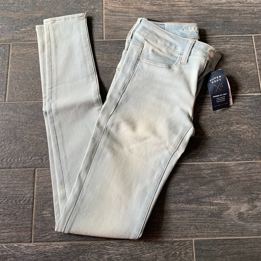 AE light wash jeans NWT